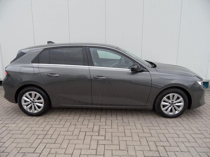 Gebraucht Opel Astra Elegance 131 PS (96 kW) 2023 Grau metallic