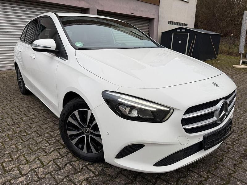 Weiß Gebraucht 2021 Mercedes B180 Van / Kleinbus | 21.500 € (Fairer Preis) - Bild 1/4