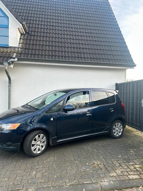 Gebraucht Mitsubishi Colt 95 PS (69 kW) 2011 Blau Kleinwagen