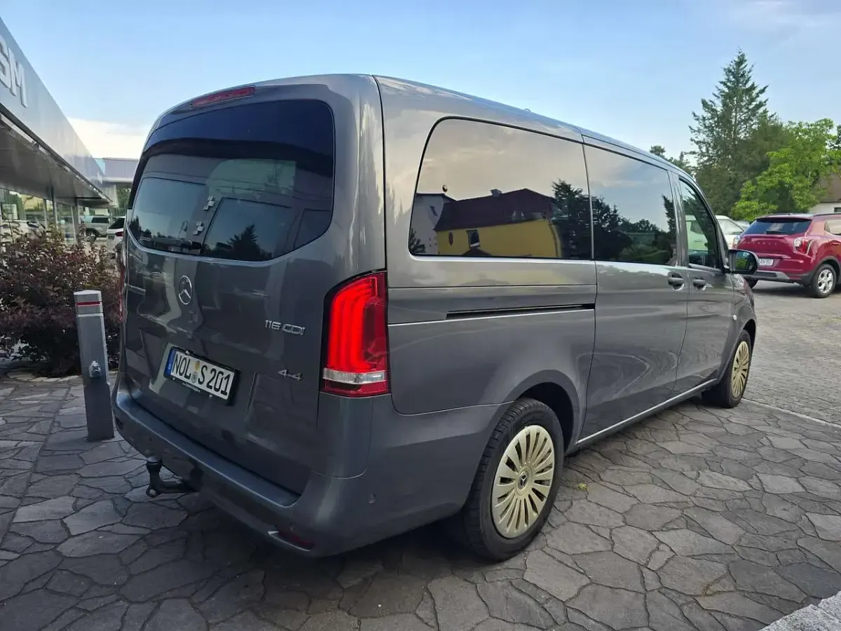 Gebraucht Mercedes Vito Edition 163 PS (119 kW) 2022 Selenitgrau metallic Van