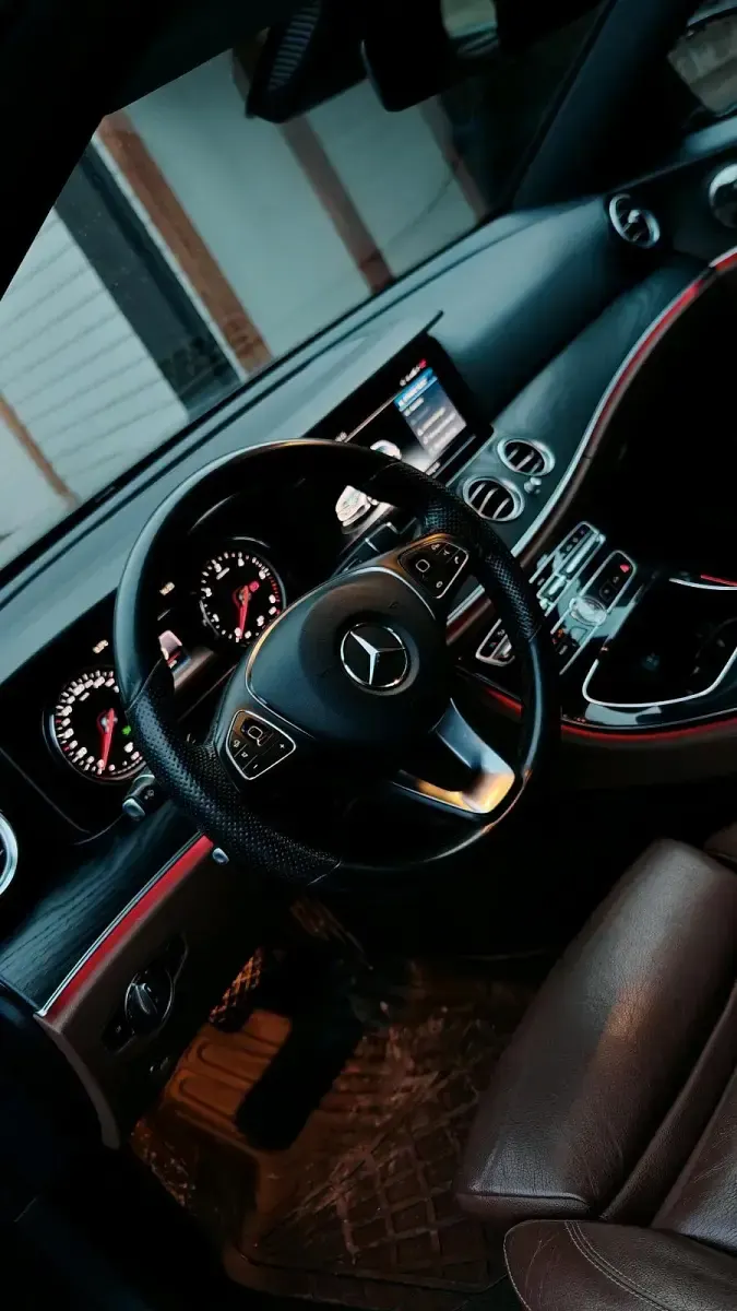 Gebraucht Mercedes E220 194 PS (142 kW) 2017 Schwarz Kombi