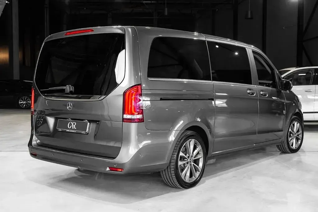 Gebraucht Mercedes V220 Avantgarde Edition 239 PS (175 kW) 2021 Grau Van / Kleinbus