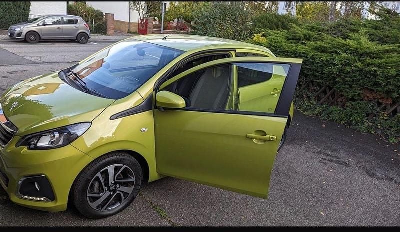 Gebraucht Peugeot 108 Allure 72 PS (52 kW) 2018 Grün Kleinwagen
