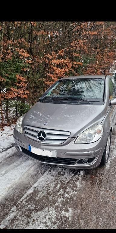 Braun Gebraucht 2007 Mercedes B180 Van / Kleinbus | 2.200 € (Superpreis) - Bild 1/4