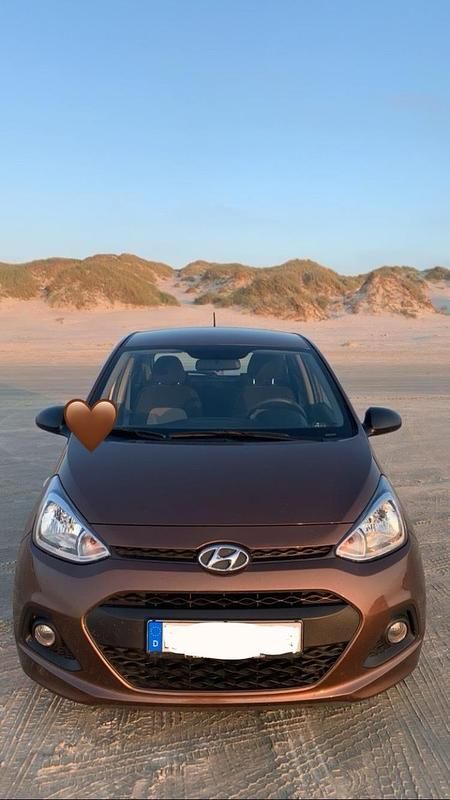Braun Gebraucht 2015 Hyundai i10 Kleinwagen | 6.300 € (Fairer Preis) - Bild 1/4
