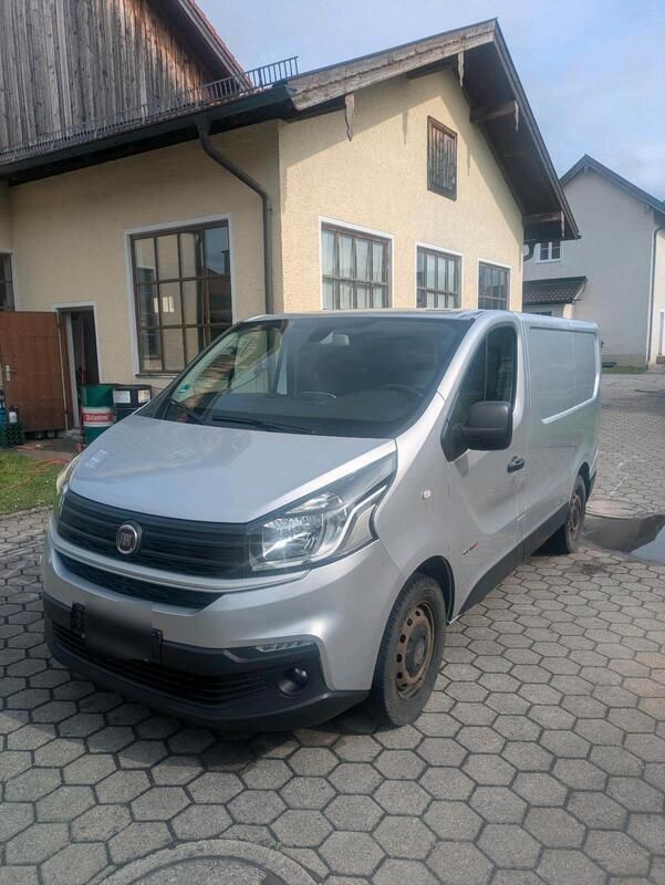 Silber Gebraucht 2016 Renault Trafic Van | 8.500 € (Guter Preis) - Bild 1/4