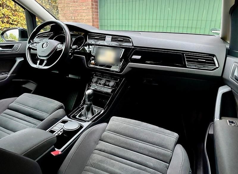 Gebraucht VW Touran Highline 150 PS (110 kW) 2015 Schwarz Van / Kleinbus