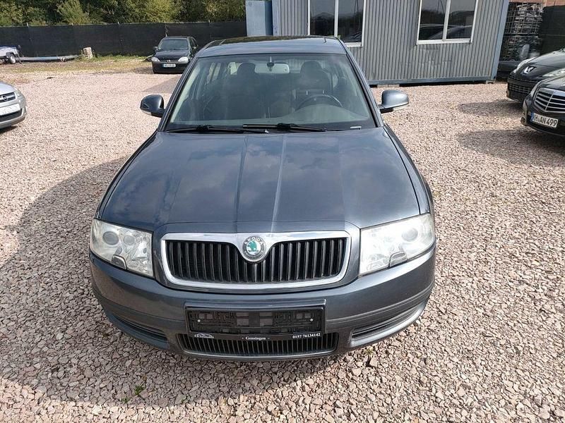Grau Gebraucht 2007 Skoda Superb Elegance Limousine | 2.200 € (Fairer Preis) - Bild 1/4
