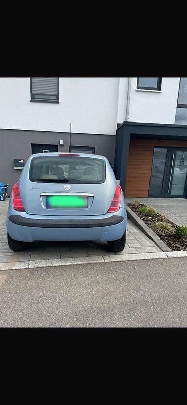 Second-hand Lancia Ypsilon 60 CP (44 kW) 2006 Albastru Hatchback