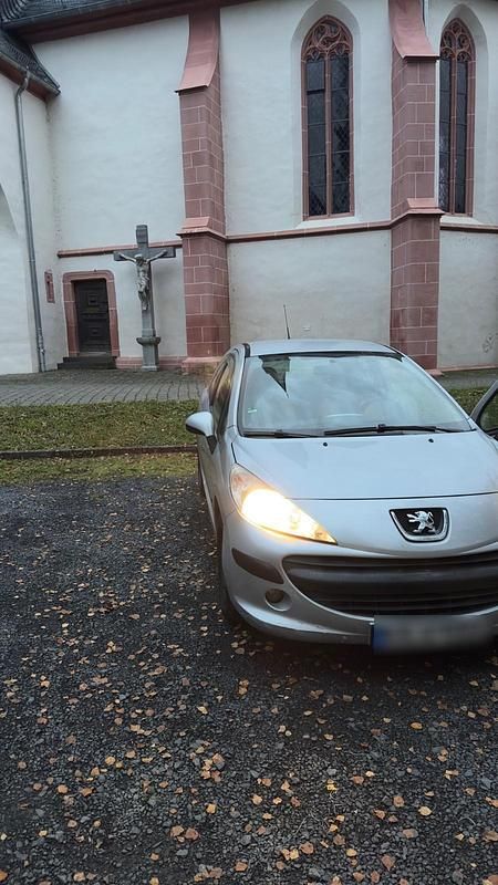 Grau Gebraucht 2006 Peugeot 207 Coupé | 1.200 € (Fairer Preis) - Bild 1/4