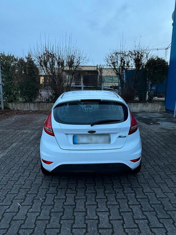 Gebraucht Ford Fiesta 82 PS (60 kW) 2009 Weiß Kleinwagen