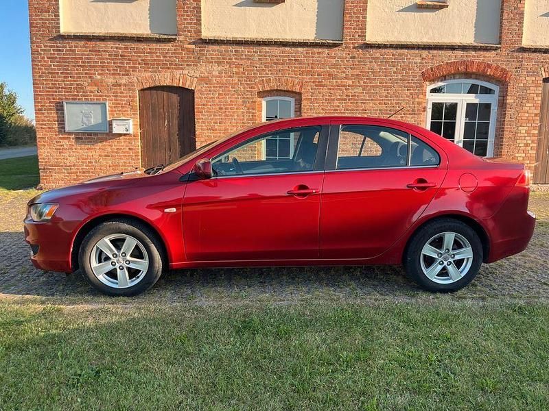 Gebraucht Mitsubishi Lancer Invite 109 PS (80 kW) 2010 Rot Limousine