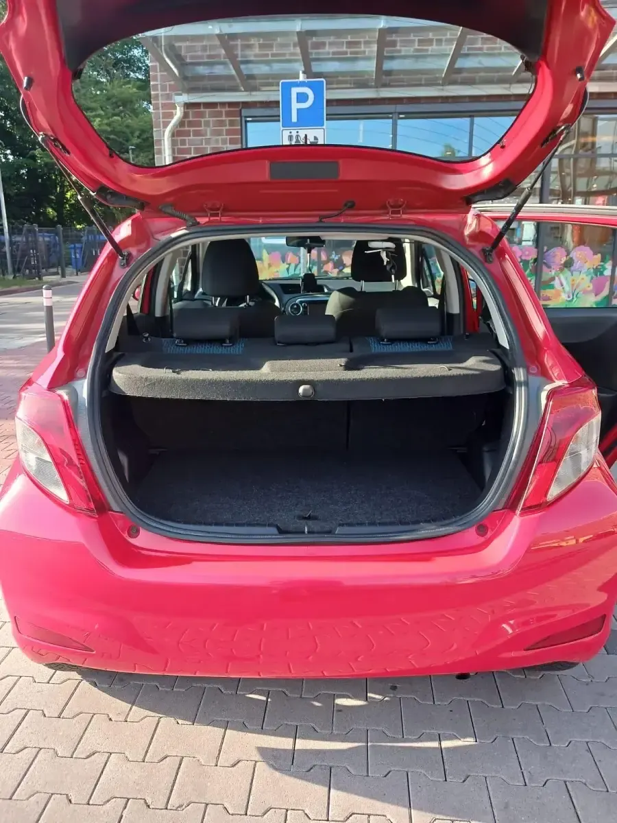 Gebraucht Toyota Yaris 70 PS (51 kW) 2012 Rot Kleinwagen