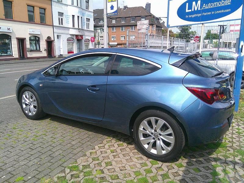 Gebraucht Opel Astra 140 PS (102 kW) 2013 Blau