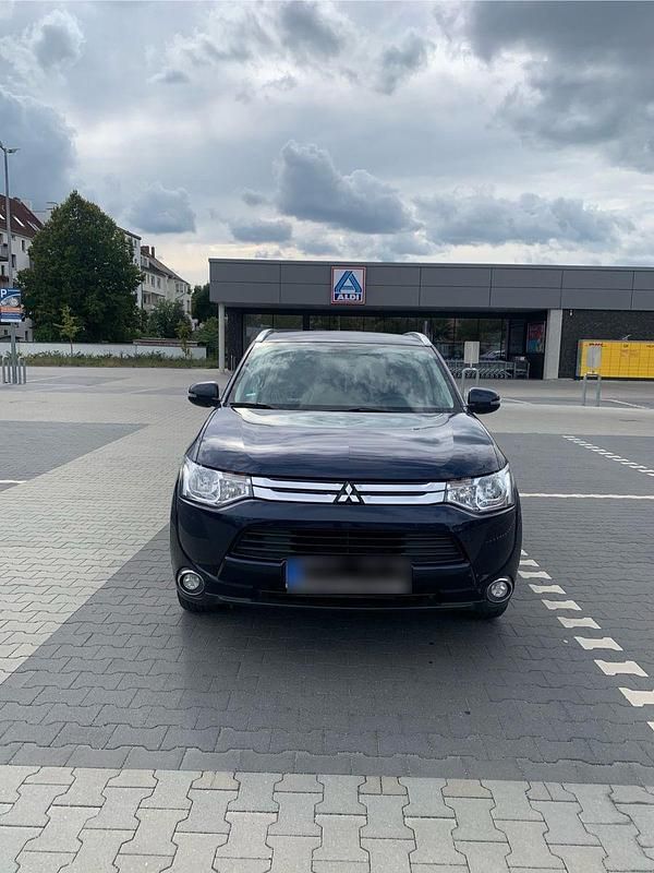 Gebraucht Mitsubishi Outlander Plus 150 PS (110 kW) 2015 Blau SUV