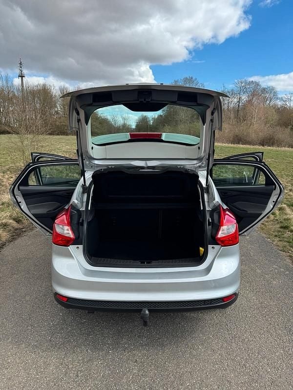 Gebraucht Ford Focus 95 PS (69 kW) 2014 Grau Kombi