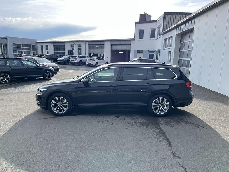 Gebraucht VW Passat Business 200 PS (147 kW) 2022 Deep black Kombi