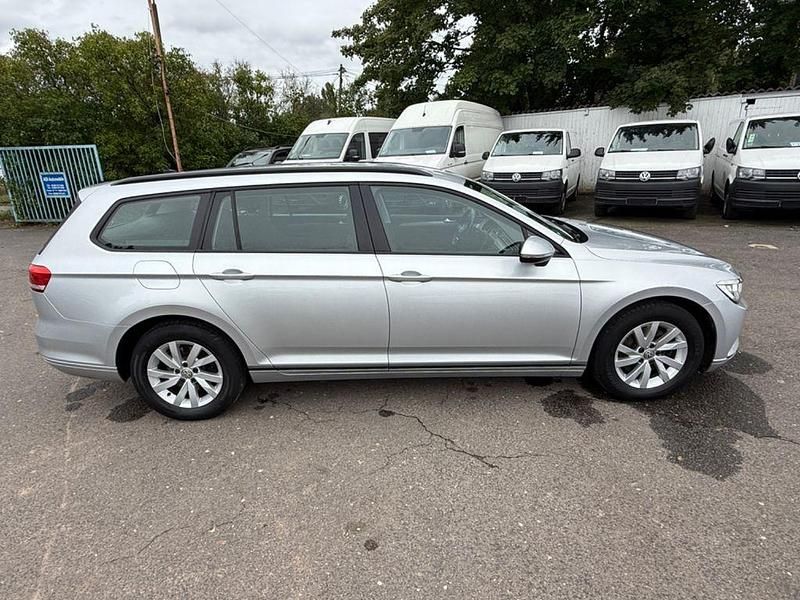 Gebraucht VW Passat Trendline 150 PS (110 kW) 2018 Silber Kombi