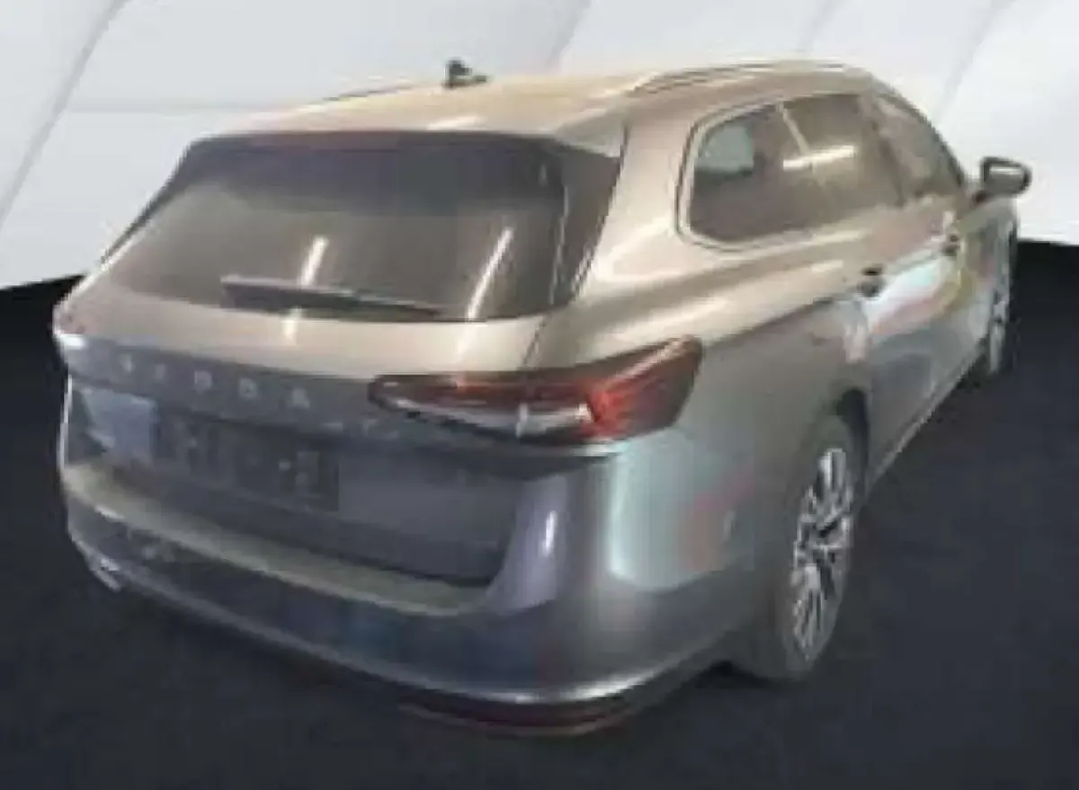 Gebraucht Skoda Superb Selection 150 PS (110 kW) 2024 Grau Kombi