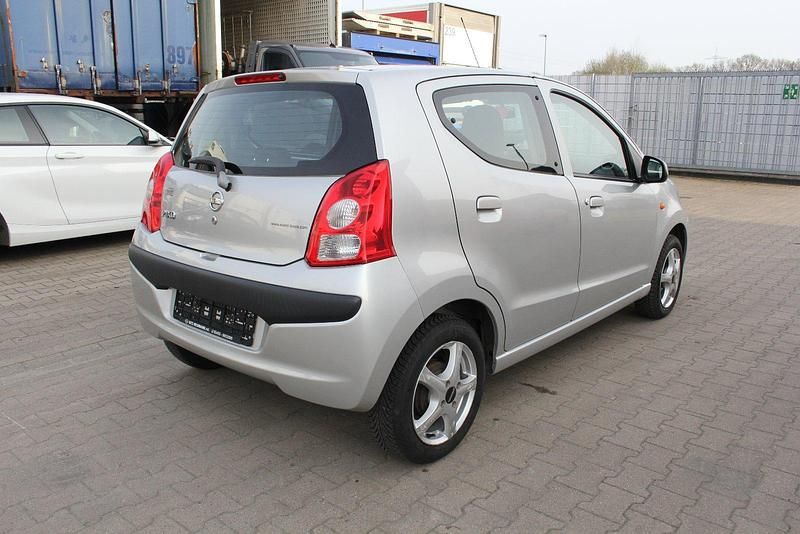 Gebraucht Nissan Pixo 68 PS (50 kW) 2011 Silber Kleinwagen