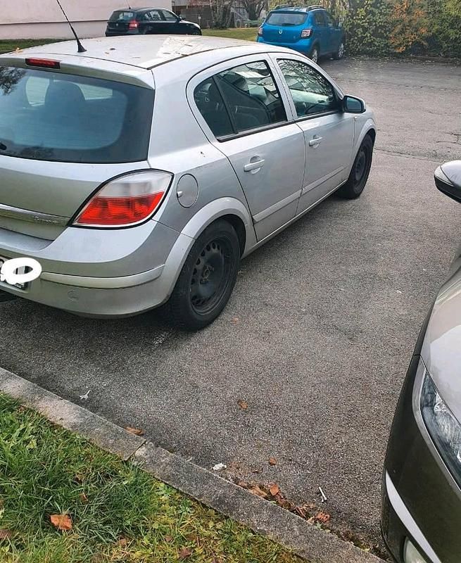 Używany Opel Astra 105 KM (77 kW) 2007 Srebrny Sedan/Limuzyna