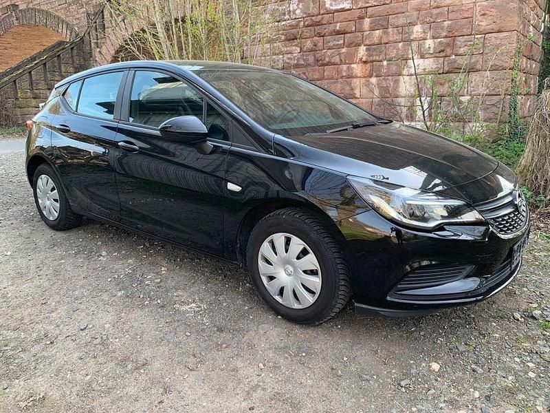 Gebraucht Opel Astra Selection 105 PS (77 kW) 2017 Schwarz Limousine