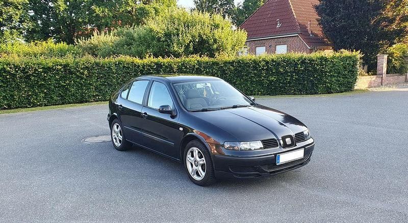 Schwarz Gebraucht 2001 Seat Leon Stella Limousine | 1.690 € (Fairer Preis) - Bild 1/4