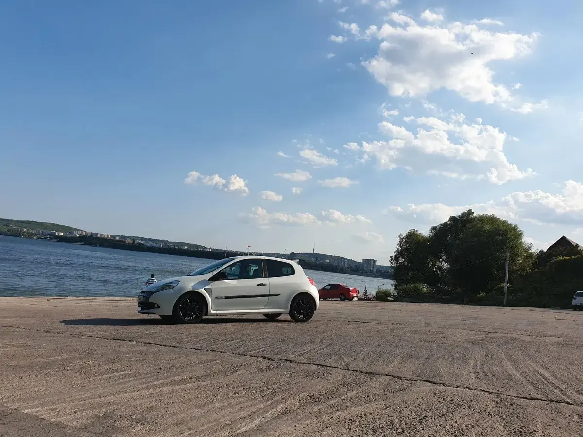 Gebraucht Renault Clio R.S. R.S. 208 PS (152 kW) 2010 Weiß Kleinwagen