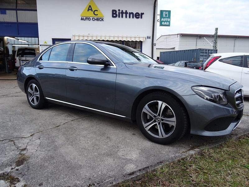 Gebraucht Mercedes E220 194 PS (142 kW) 2019 Grau Limousine