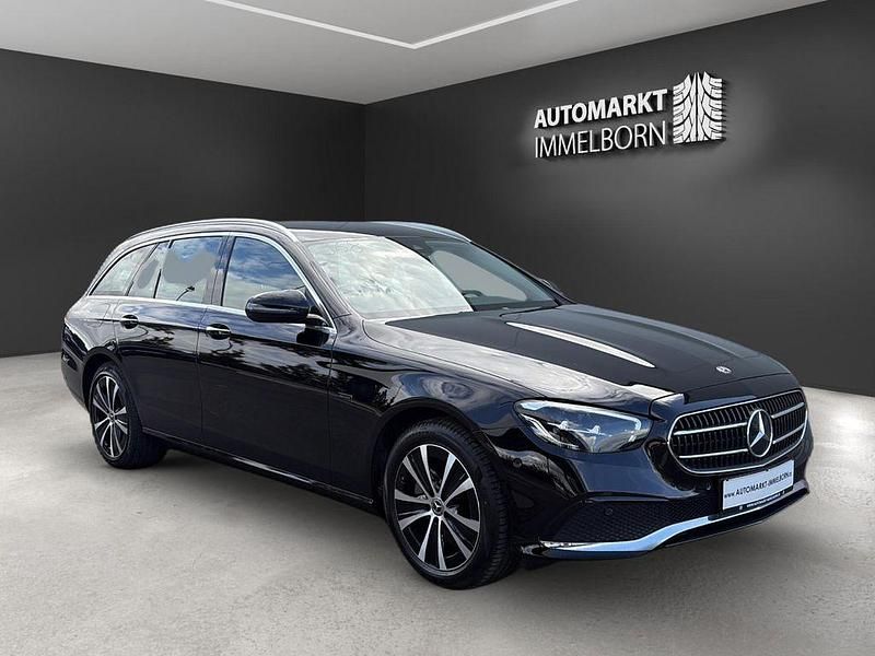 Schwarz/baltic black Gebraucht 2021 Mercedes E300 Kombi | 27.150 € (Guter Preis) - Bild 1/4