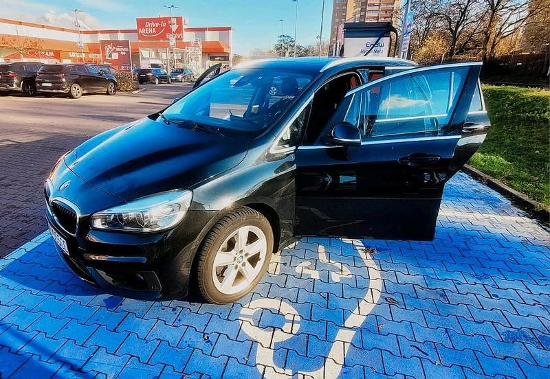 Schwarz Gebraucht 2015 BMW 216 Comfort Edition Kombi | 8.890 € (Fairer Preis) - Bild 1/4