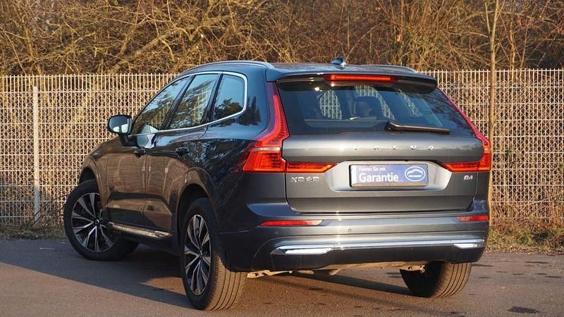 Gebraucht Volvo XC60 Plus 197 PS (144 kW) 2022 Blau SUV