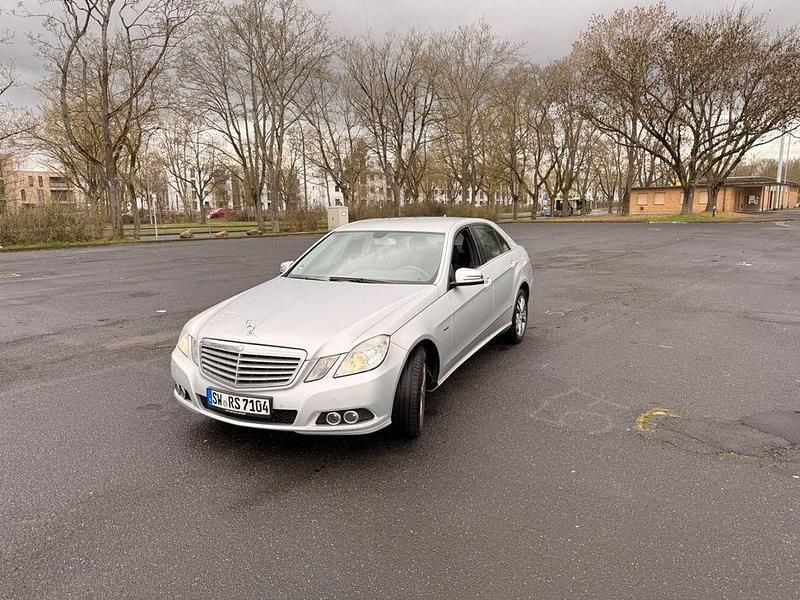 Gebraucht Mercedes E250 Elegance 204 PS (150 kW) 2009 Silber Limousine