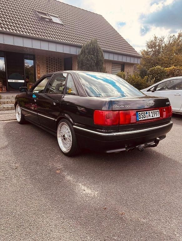 Grau Gebraucht 1989 Audi 90 Performance Limousine | 6.750 € - Bild 1/4