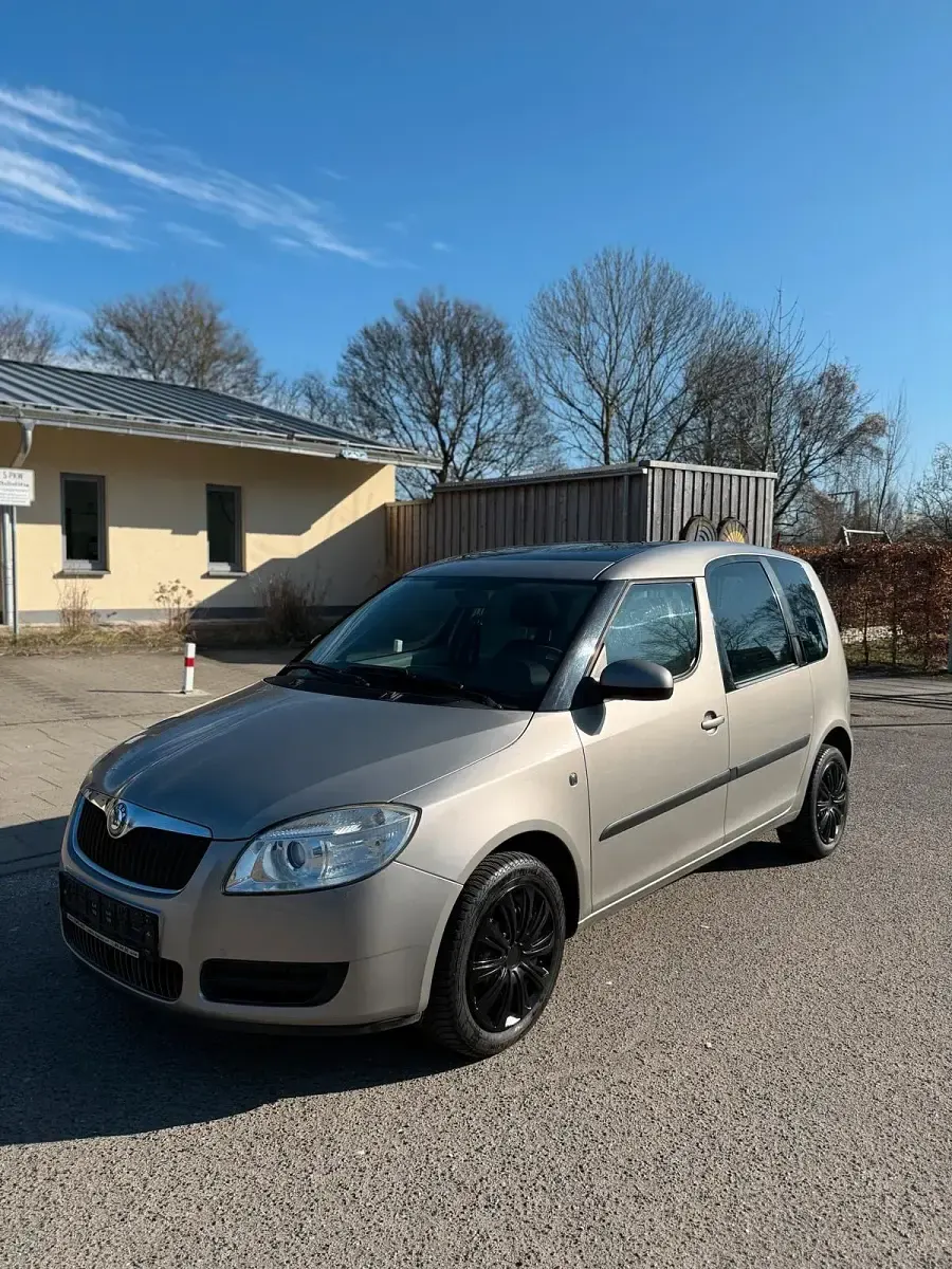 Gebraucht Skoda Roomster 69 PS (50 kW) 2009 Gold Van / Kleinbus