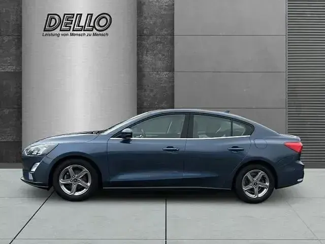 Gebraucht Ford Focus Cool & Connect 125 PS (91 kW) 2021 Blau Limousine