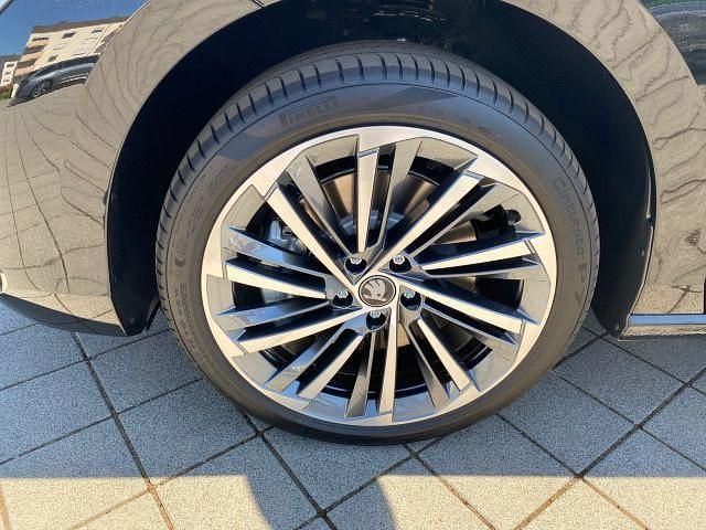 Neu Skoda Superb LAURIN & KLEMENT 193 PS (141 kW) 2025 Schwarz Kombi