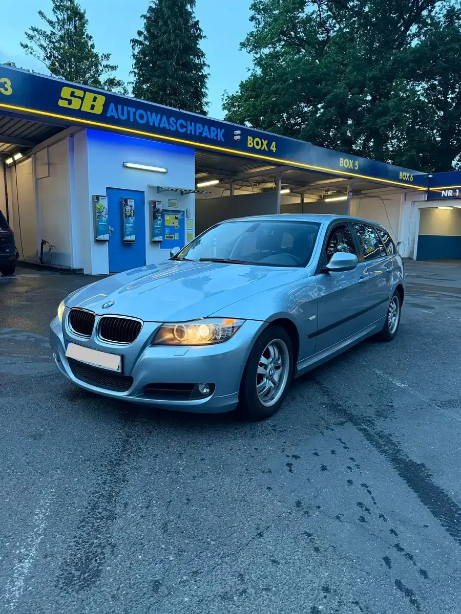 Gebraucht BMW 320 170 PS (125 kW) 2009 Blau Kombi