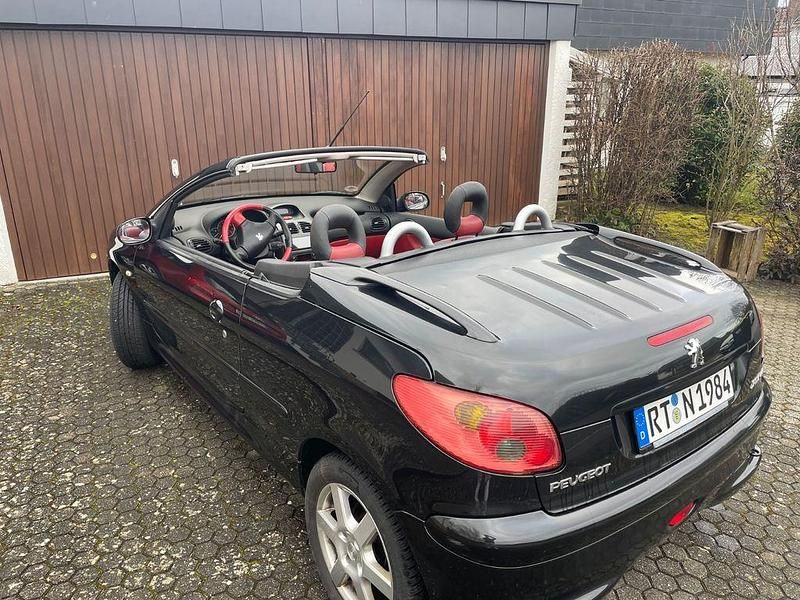 Gebraucht Peugeot 206 CC 109 PS (80 kW) 2004 Schwarz Cabrio