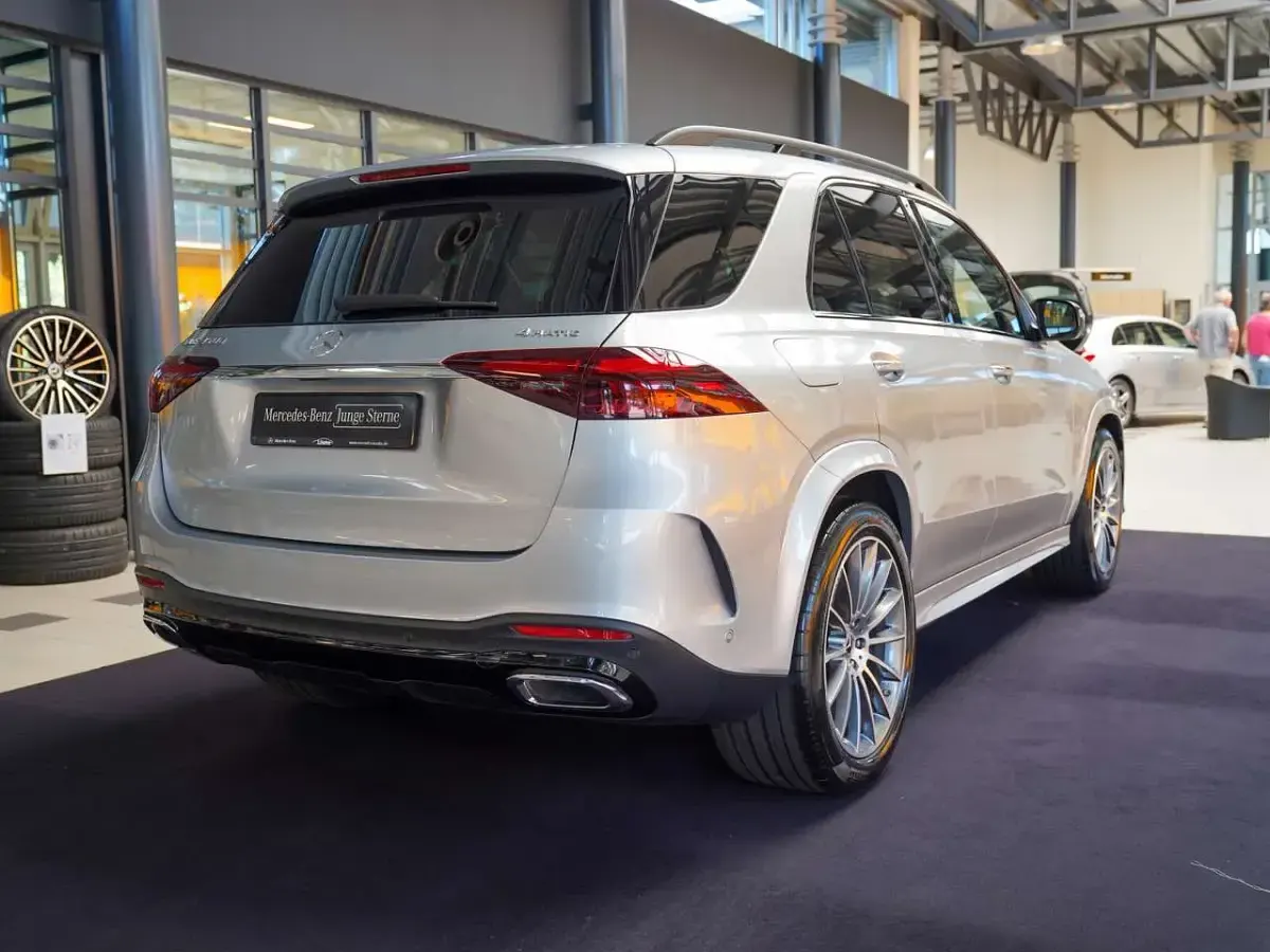 Gebraucht Mercedes GLE450 Active 367 PS (269 kW) 2023 Silber SUV