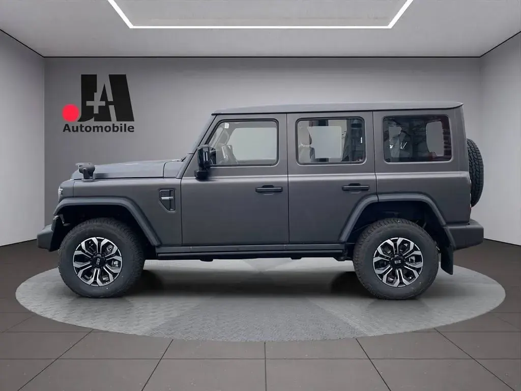 Neu BAW 212 166 PS (122 kW) 2026 Grau SUV