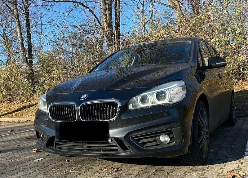 Schwarz Gebraucht 2015 BMW 220 Gran Tourer Sport Line Van / Kleinbus | 11.500 € (Superpreis) - Bild 1/4