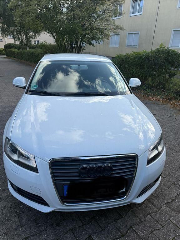 Weiß Gebraucht 2010 Audi A3 Sportback Ambiente Limousine | 5.200 € (Superpreis) - Bild 1/4