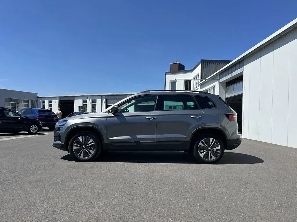 Gebraucht Skoda Karoq Tour 150 PS (110 kW) 2023 Grau SUV