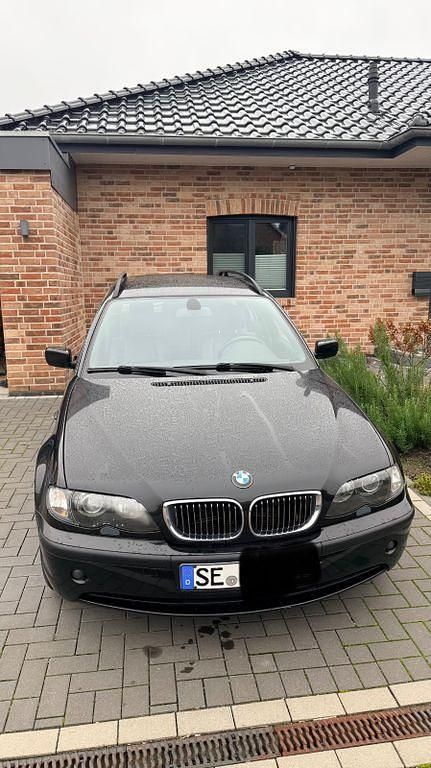 Schwarz Gebraucht 2005 BMW 320 Kombi | 2.000 € (Fairer Preis) - Bild 1/4