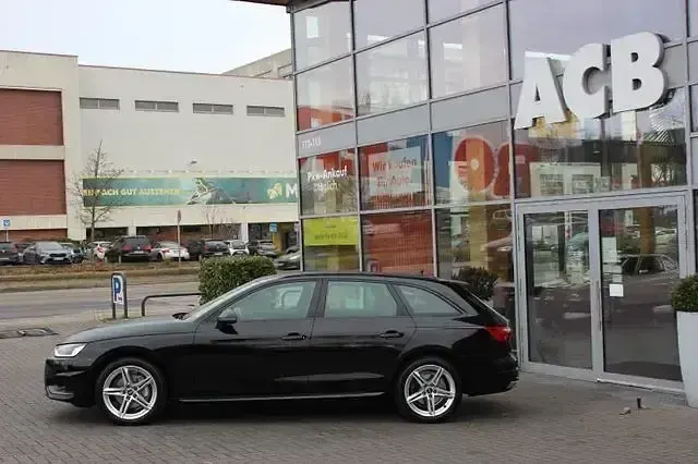 Gebraucht Audi A4 Ambiente 204 PS (150 kW) 2023 Schwarz Kombi