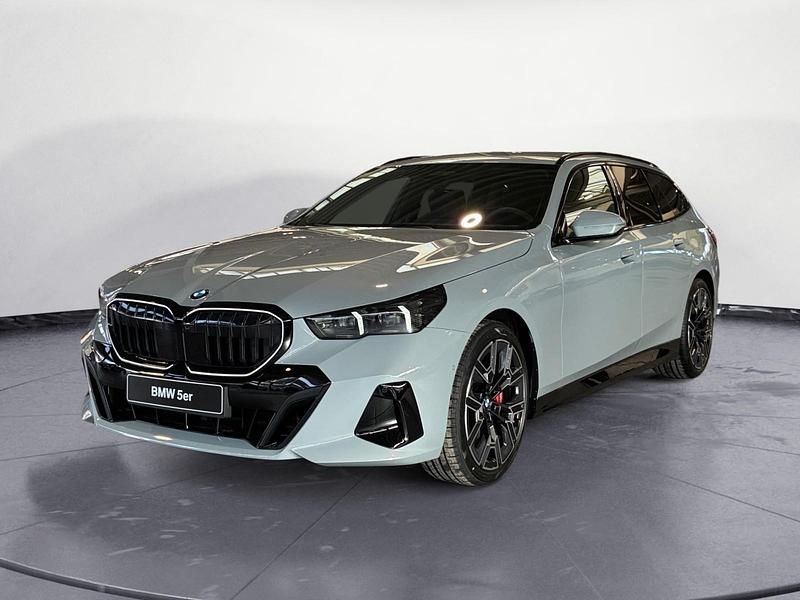 Grau Neu 2026 BMW 540 Kombi | 77.070 € (Superpreis) - Bild 1/4