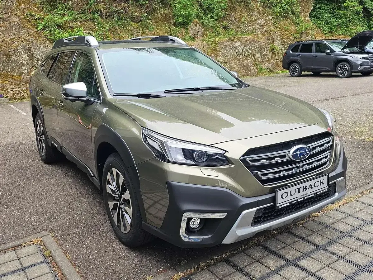 Neu Subaru Outback Platinum 169 PS (124 kW) 2026 Autumn green Kombi