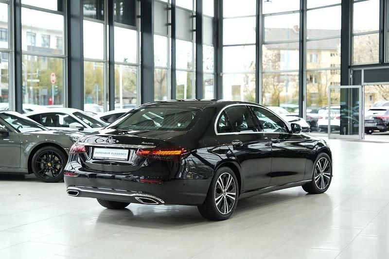 Gebraucht Mercedes E450 Avantgarde 367 PS (269 kW) 2023 Obsidianschwarz  metalliclack Limousine
