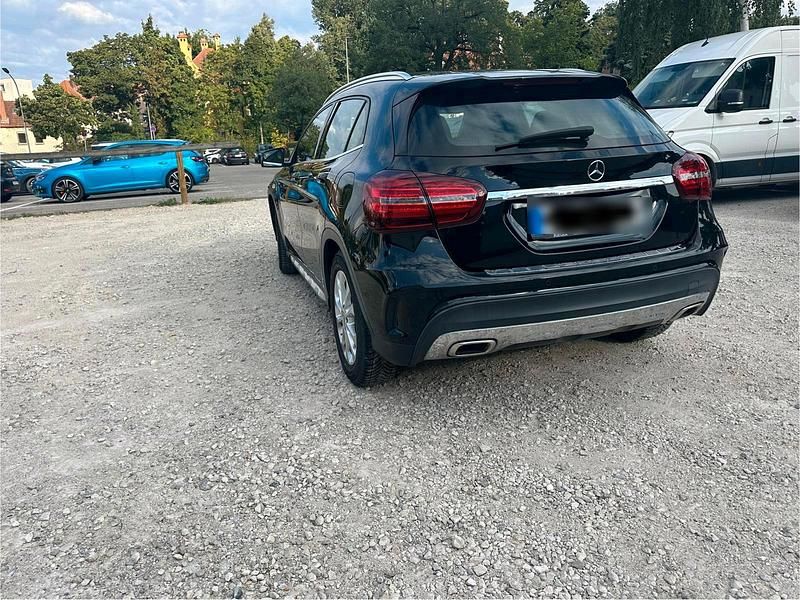 Gebraucht Mercedes GLA200 AMG line 156 PS (114 kW) 2019 Schwarz SUV